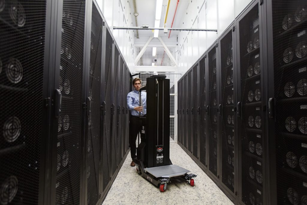 How Tech Companies Can Move Servers Safely With White-Glove Commercial Moving Company 
