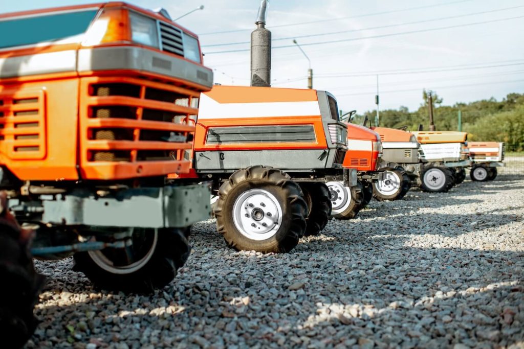 Where Do Oversized Equipment Dealers Store Extra Inventory in Kansas City, Missouri 