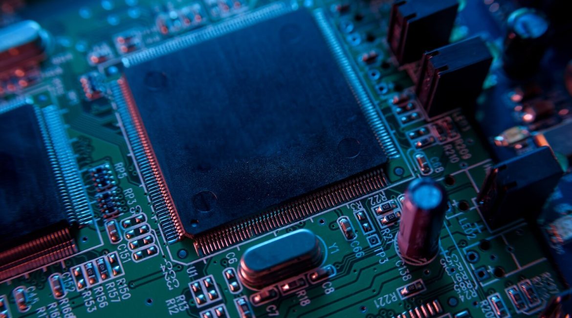 How Professionals Move Semiconductor Equipment Safely in Albuquerque device chip